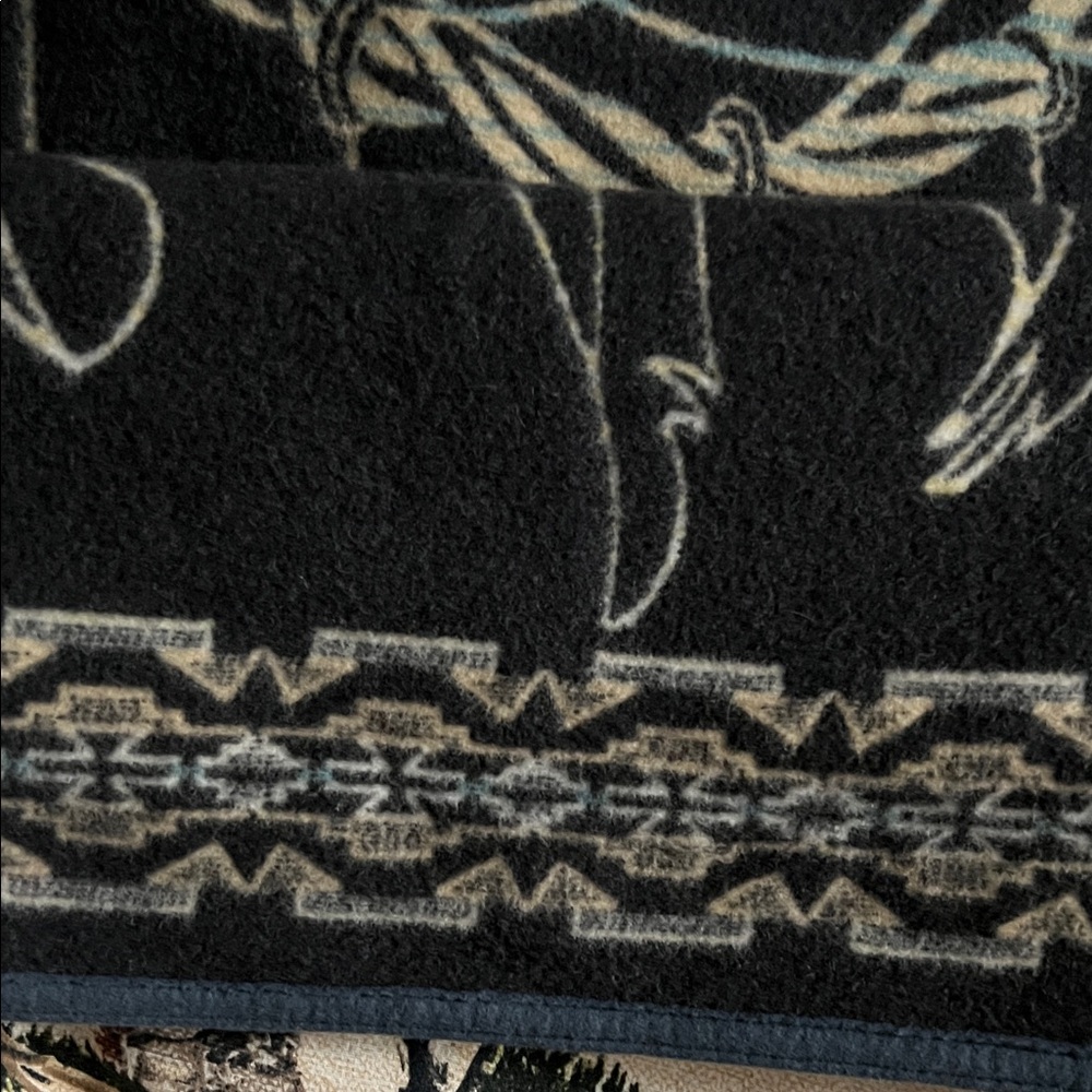 Pendleton Dreamcatcher Design Baby’s Blanket. - Picture 4 of 13